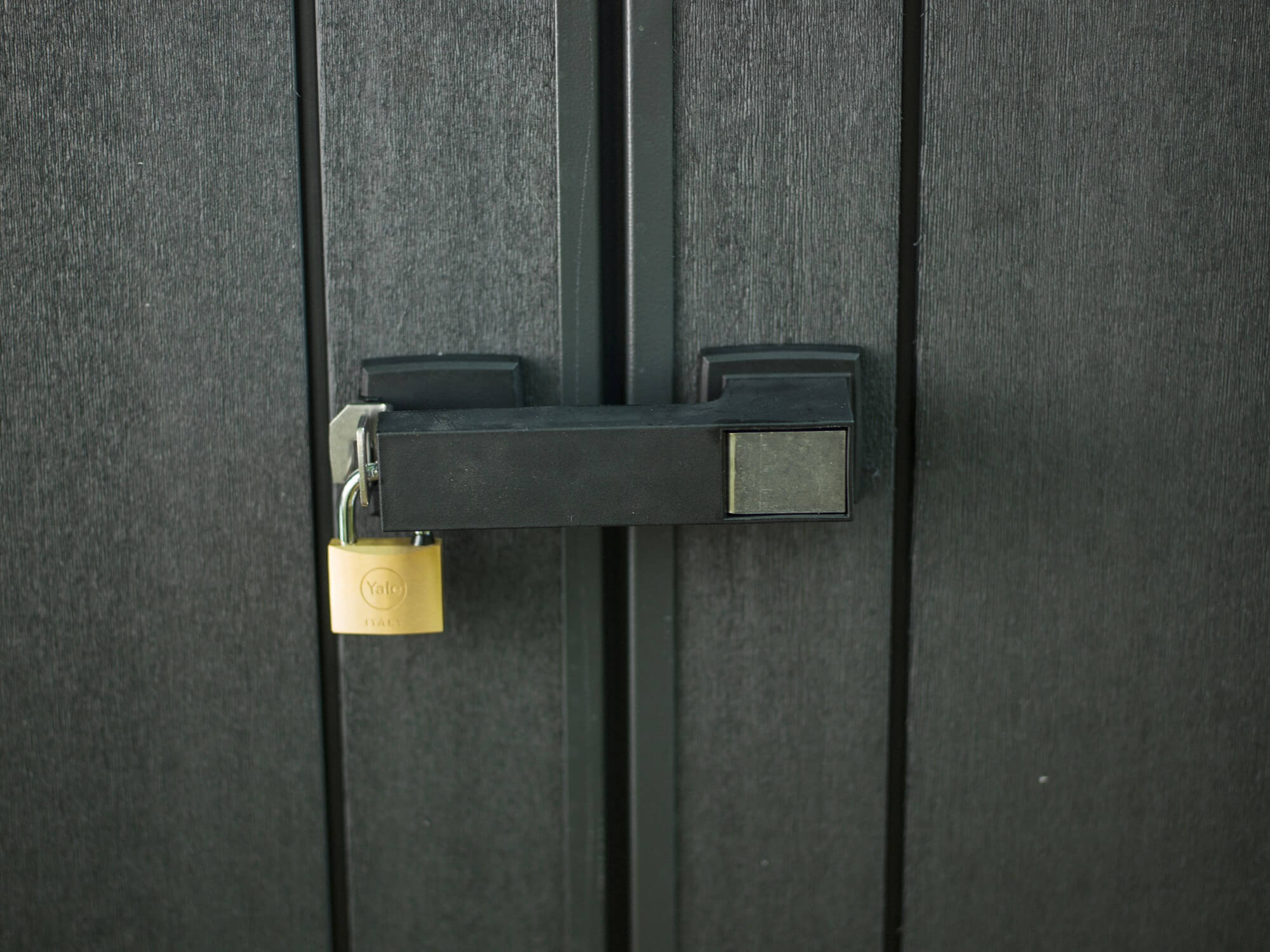 Artisan 7x7 – Drzwi z zamkiem.
