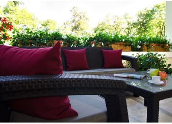 Jak uszyć dekoracyjne poduszki do ogrodu?